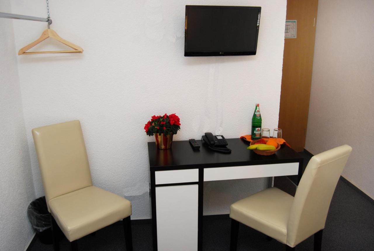 Hotel Rheinischer Hof 에어크라트 외부 사진