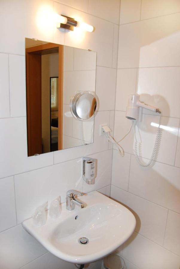 Hotel Rheinischer Hof 에어크라트 외부 사진